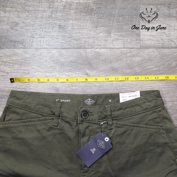 St. John's Bay Mid Rise Shorts Size 6 - Picture 3 of 7